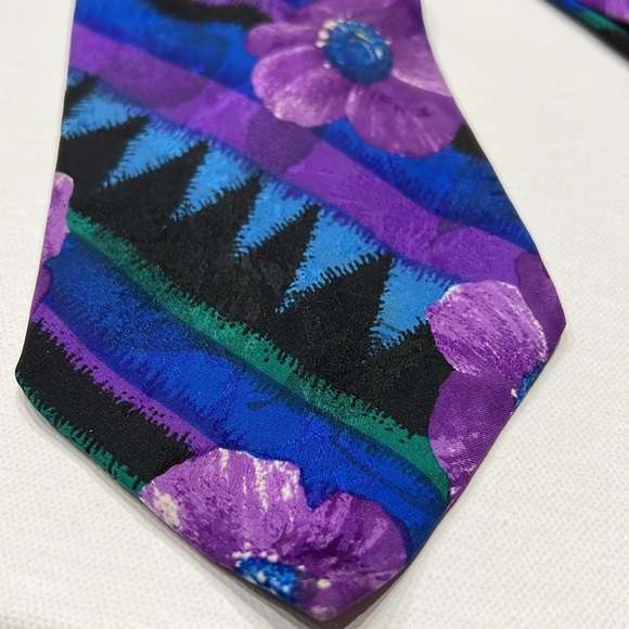Sazzari Men's 100% Silk Purple Floral Classic Tie - Picture 3 of 8